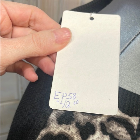 ePretty Black and Cream Lace Accent Long Sleeve Sweatshirt - Picture 3 of 6